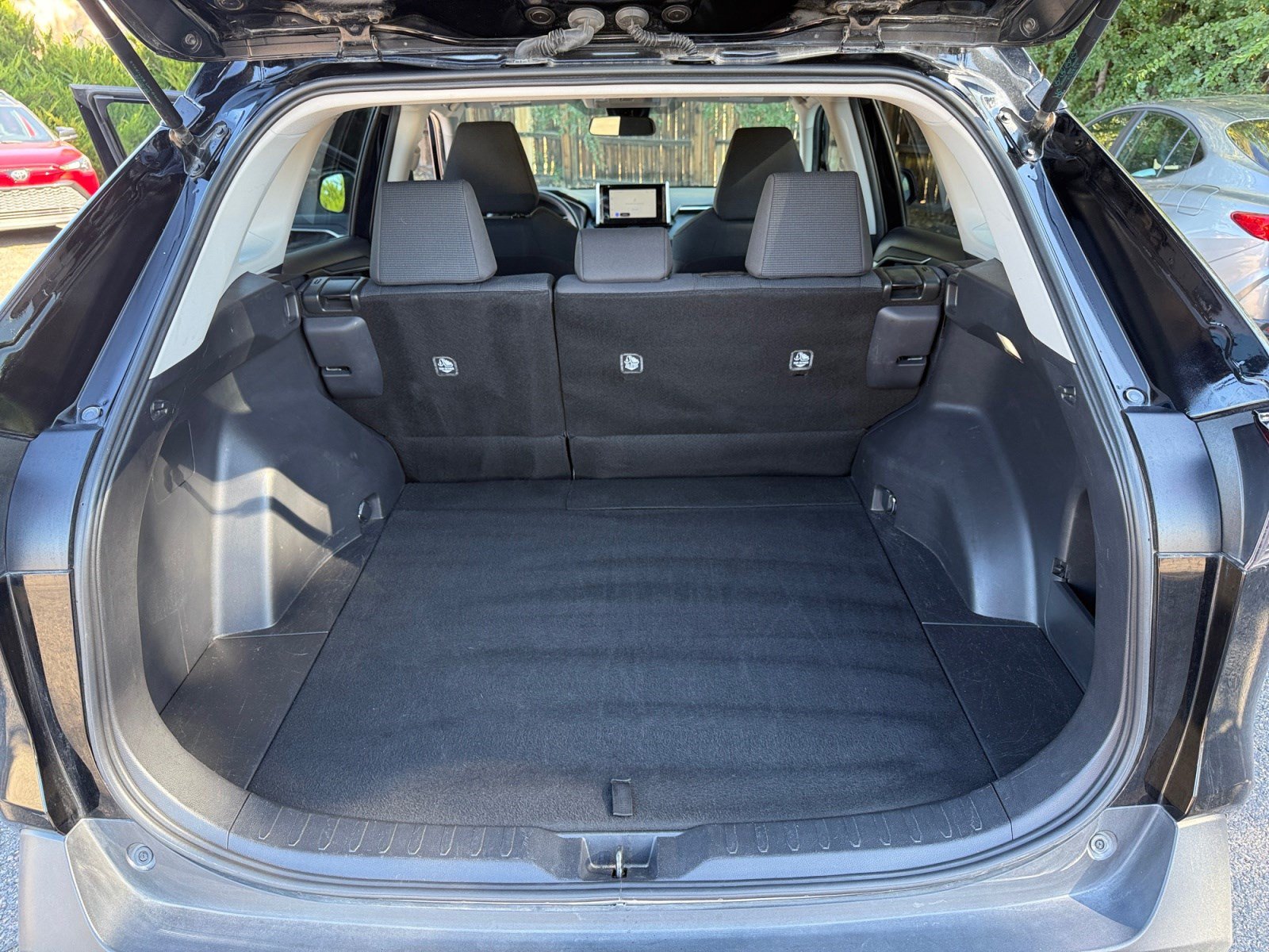 Used 2025 Toyota RAV4 LE AWD/4WD image 32