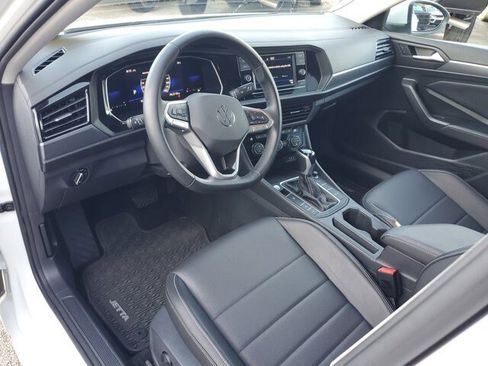 Used 2023 Volkswagen Jetta SE w/ Panoramic Sunroof Package image 19