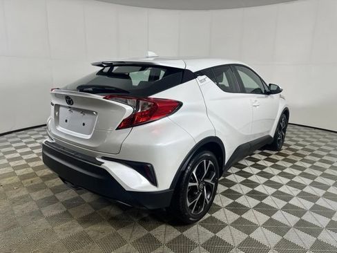 Used 2022 Toyota C-HR XLE FWD image 7