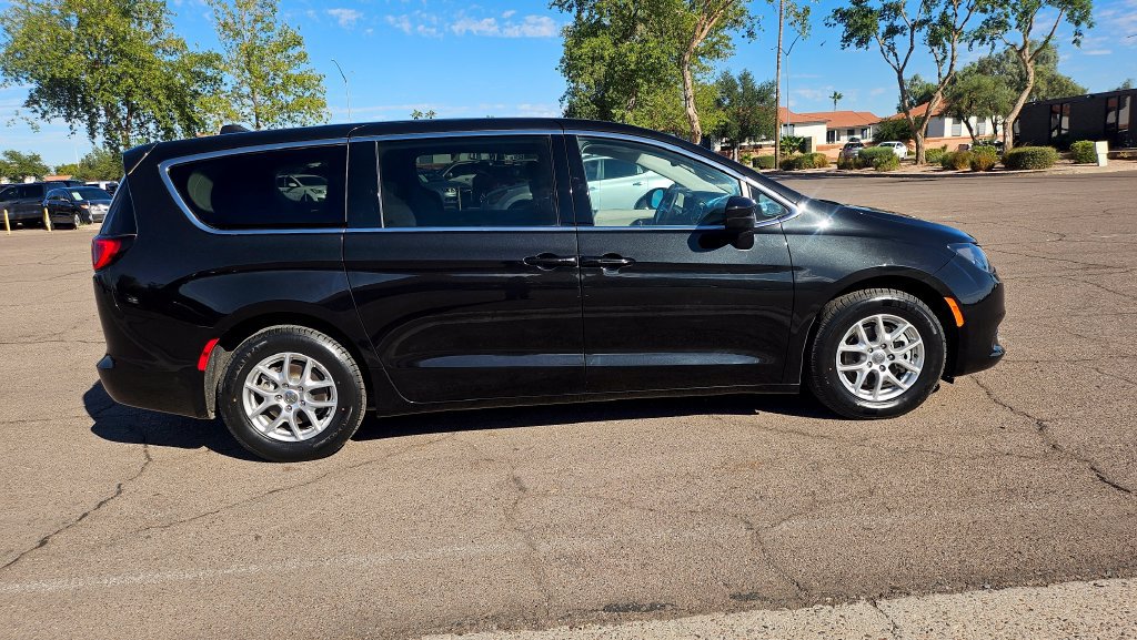 Used 2023 Chrysler Voyager LX FWD image 12