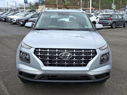 Used 2023 Hyundai Venue SEL image 2