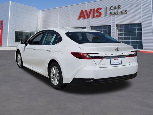 Used 2025 Toyota Camry LE image 3