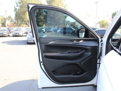 Used 2023 Jeep Grand Cherokee L Laredo RWD image 7