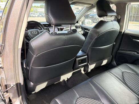 Used 2019 Toyota Camry SE FWD image 17
