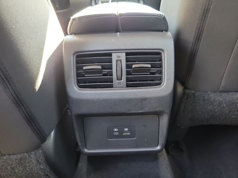 Used 2023 Nissan Rogue SV FWD image 15