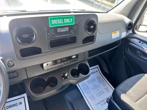 Used 2024 Mercedes-Benz Sprinter 2500 image 19