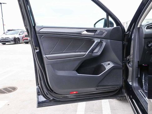 Used 2018 Volkswagen Tiguan SEL Premium FWD image 23