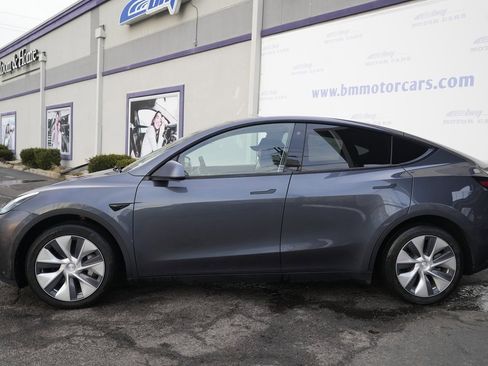 Used 2020 Tesla Model Y Long Range image 8