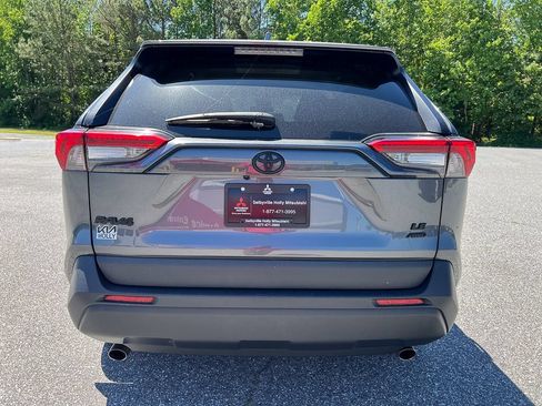 Used 2022 Toyota RAV4 LE AWD/4WD image 4