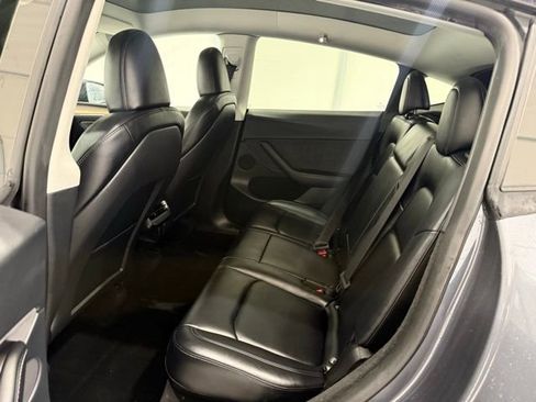Used 2023 Tesla Model Y Performance image 17