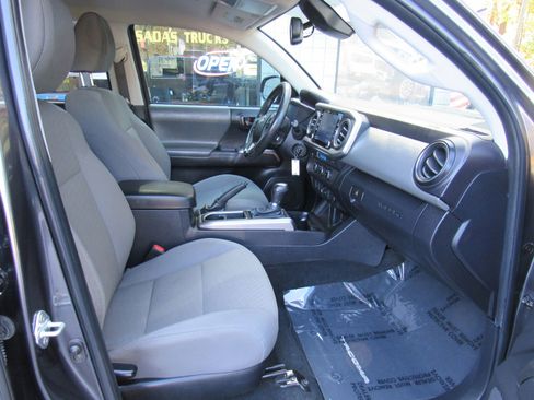 Used 2022 Toyota Tacoma SR5 image 19