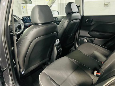 Used 2024 Hyundai Venue Limited FWD image 25