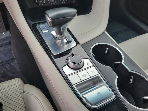 Used 2024 Genesis G70 2.5T image 13