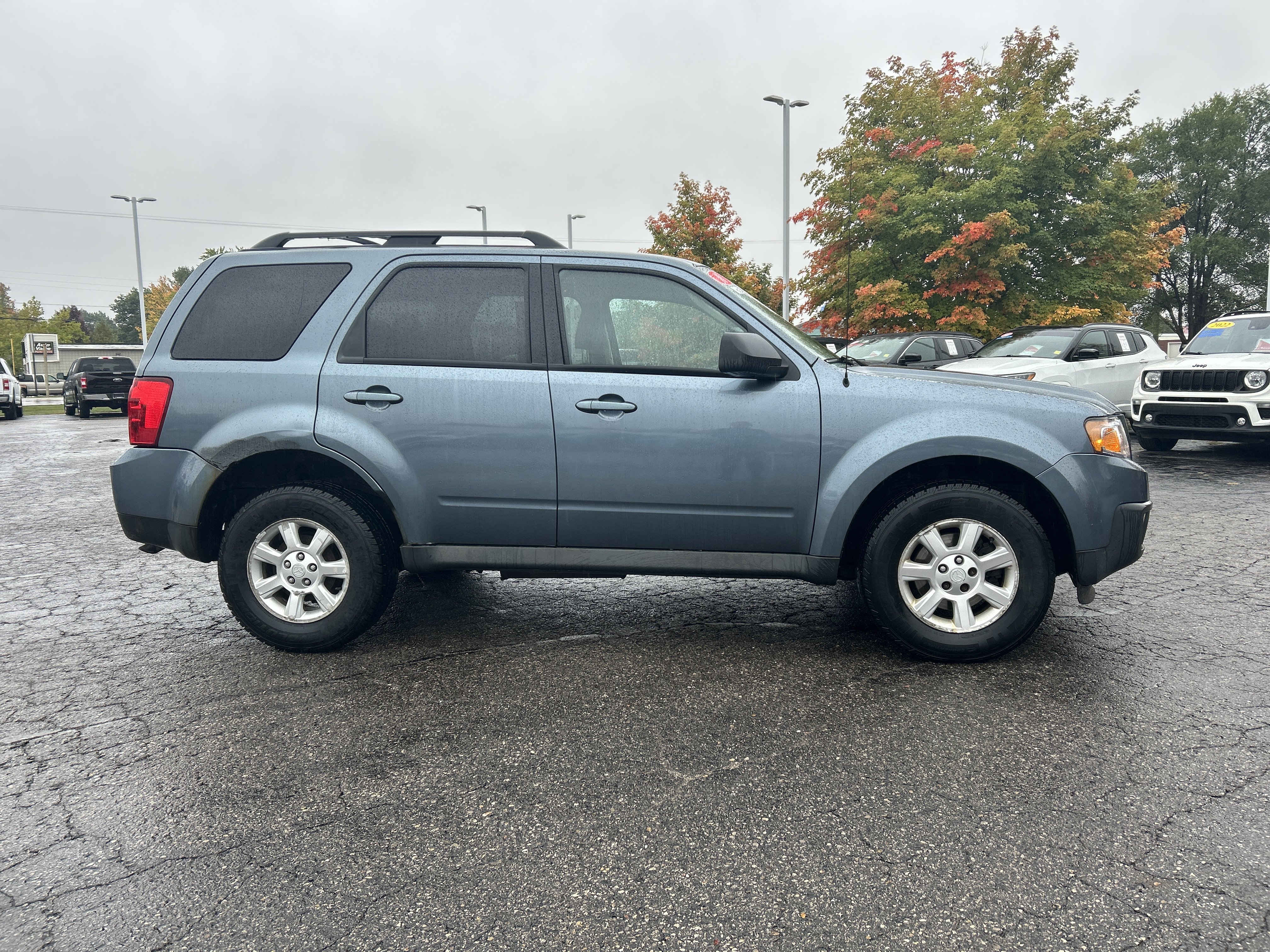 Used 2010 MAZDA Tribute i AWD/4WD image 2