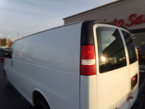 Used 2015 Chevrolet Express 2500 RWD image 37