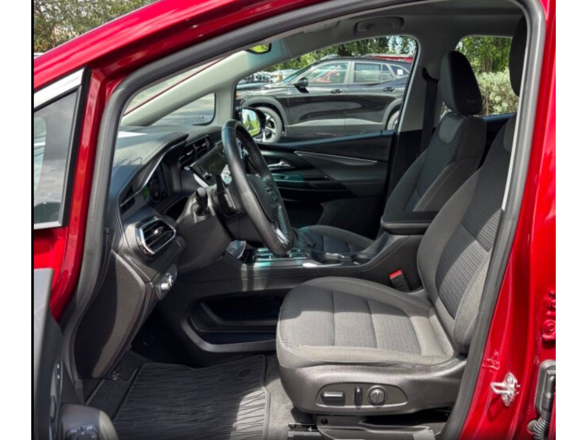 Used 2023 Chevrolet Bolt LT FWD image 5