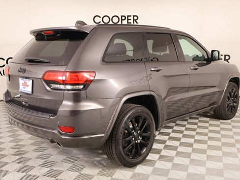 Used 2019 Jeep Grand Cherokee Altitude image 21