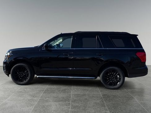 Used 2022 Ford Expedition XLT image 2