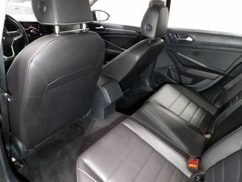 Used 2024 Volkswagen Jetta SE FWD image 9