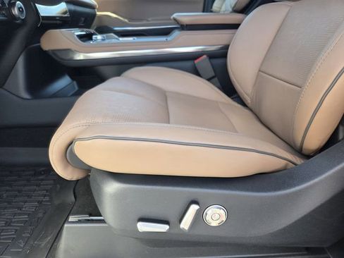 New 2026 Lincoln Navigator Black Label AWD/4WD image 12