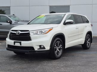 Used 2016 Toyota Highlander XLE AWD/4WD video 1