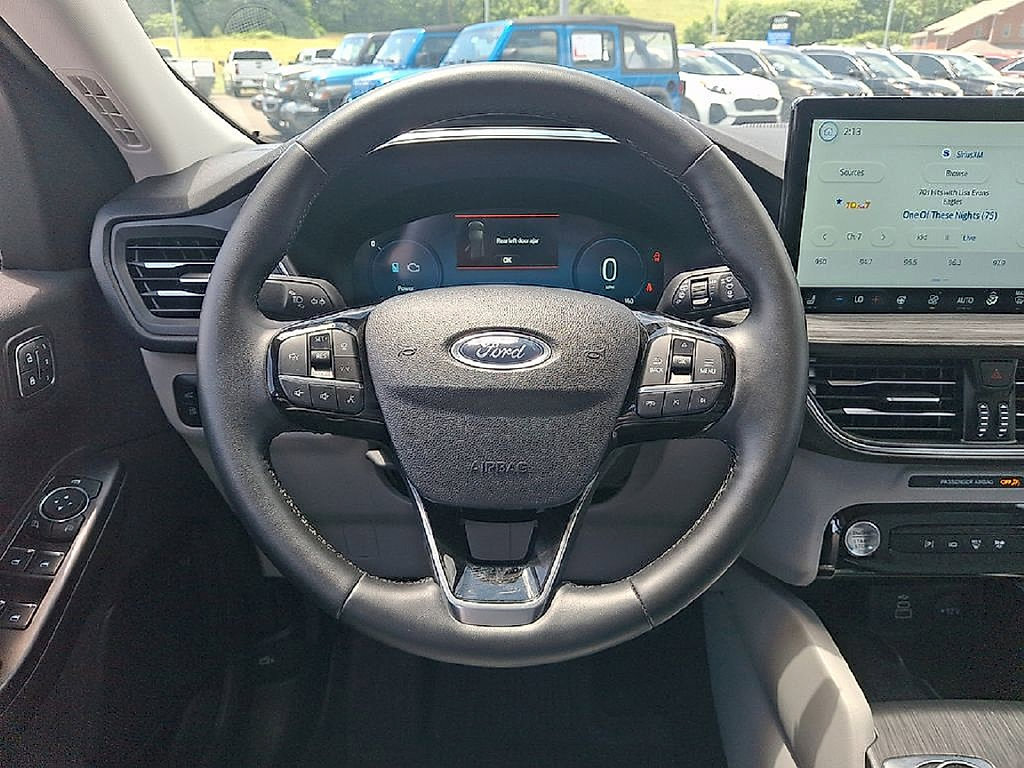 Used 2025 Ford Escape Platinum w/ Premium Technology Package AWD/4WD image 19