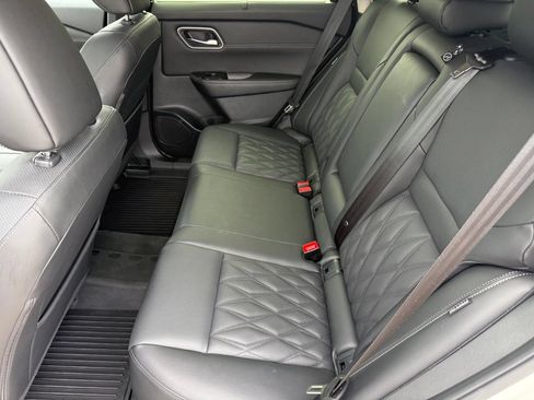 Certified 2024 Nissan Rogue Platinum w/ Platinum Premium Package FWD image 10