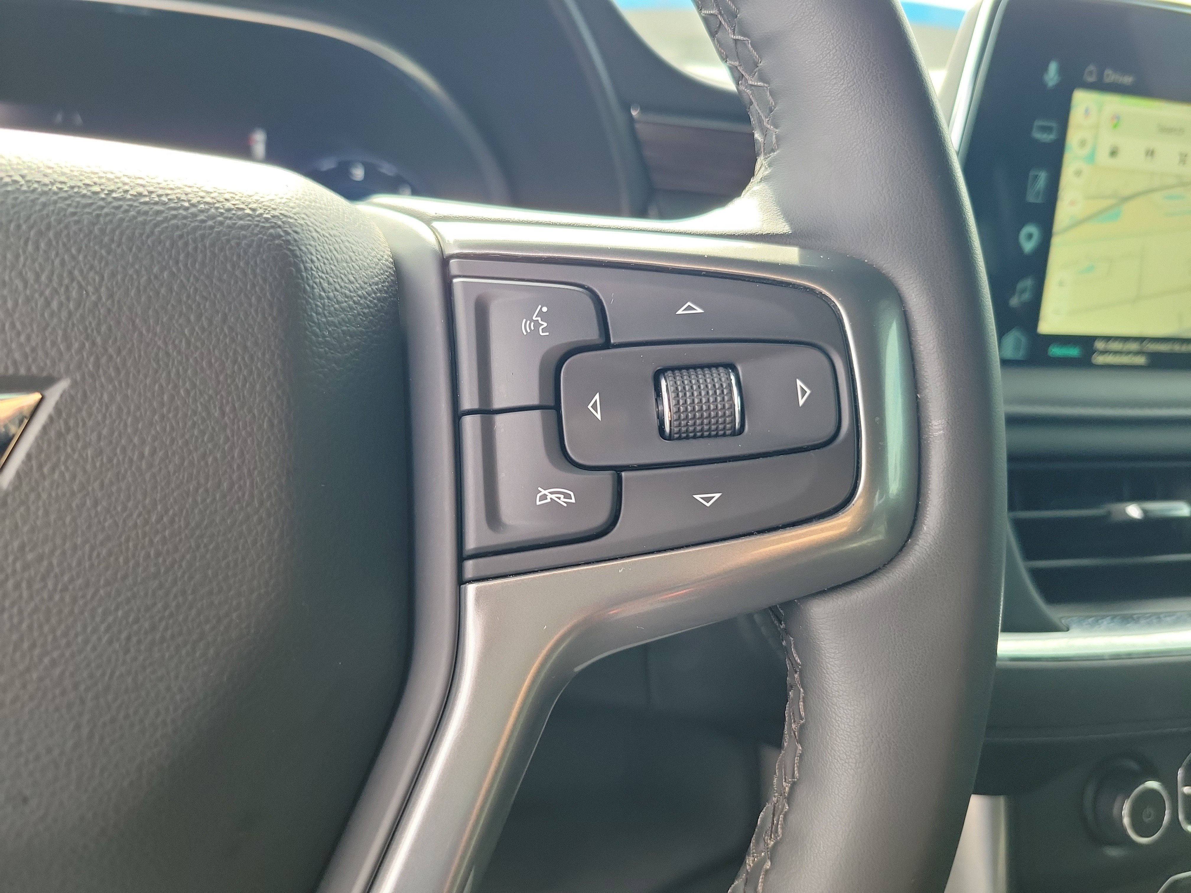 Used 2024 Chevrolet Suburban LT w/ Luxury Package RWD image 23