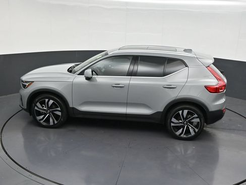 Used 2024 Volvo XC40 B5 Plus AWD/4WD image 17