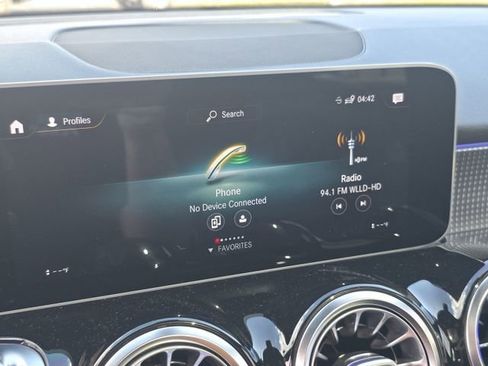 Used 2021 Mercedes-Benz GLB 250 4MATIC image 17