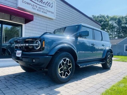 Used 2025 Ford Bronco Outer Banks AWD/4WD image 2