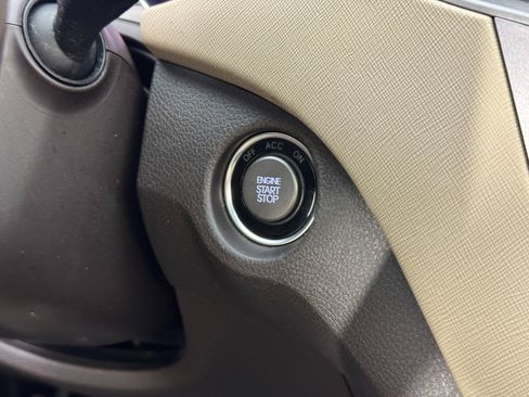 Used 2014 Hyundai Santa Fe w/ Technology Package 05 image 24