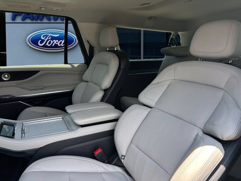 Used 2025 Lincoln Navigator L Reserve AWD/4WD image 12