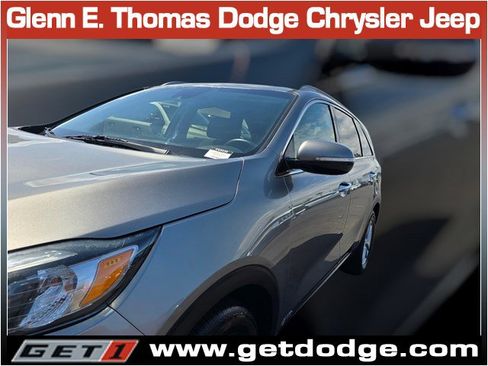 Used 2017 Kia Sorento AWD w/ LX Convenience Package image 4