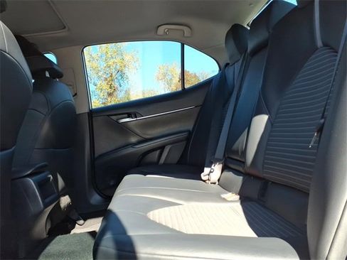Used 2023 Toyota Camry SE image 12
