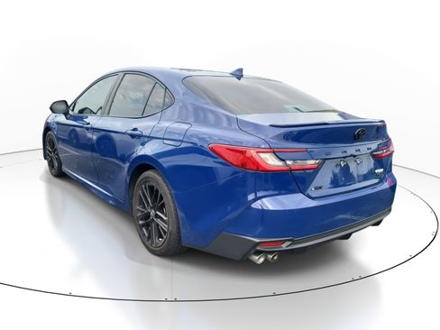 Used 2025 Toyota Camry SE w/ Convenience Package FWD image 5