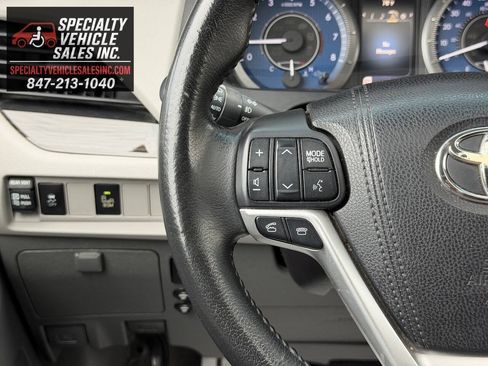 Used 2015 Toyota Sienna XLE FWD image 37