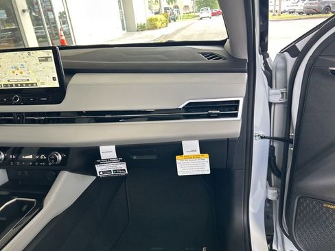 New 2025 Mitsubishi Outlander SE image 23