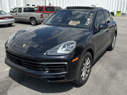 Used 2020 Porsche Cayenne AWD/4WD image 5