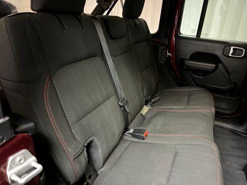 Used 2022 Jeep Wrangler Unlimited Rubicon w/ Cold Weather Group image 62