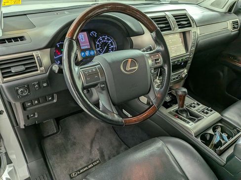 Used 2017 Lexus GX 460 Luxury w/ Preferred Accessory Package AWD/4WD image 11