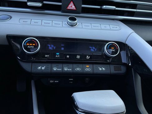 Used 2025 Hyundai Elantra Limited image 26