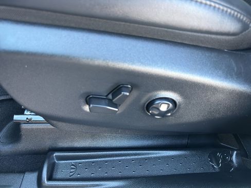 Used 2025 Chrysler Voyager LX image 14