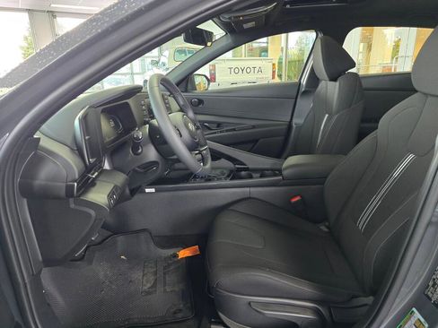 New 2026 Hyundai Elantra SEL Sport FWD image 17