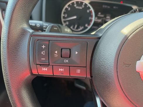 Used 2021 Nissan Rogue S FWD image 17