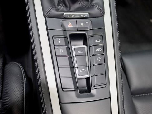 Used 2022 Porsche 718 Boxster RWD image 29