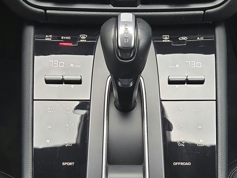 Certified 2026 Porsche Macan AWD/4WD image 13