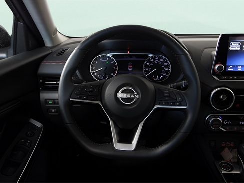 Used 2025 Nissan Sentra SR w/ SR Premium Package image 19