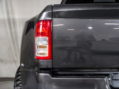 Used 2024 RAM 3500 Tradesman w/ Chrome Appearance Group AWD/4WD image 40