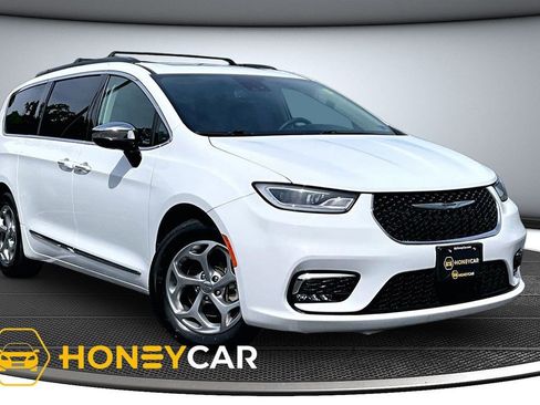 Used 2023 Chrysler Pacifica Limited FWD image 1